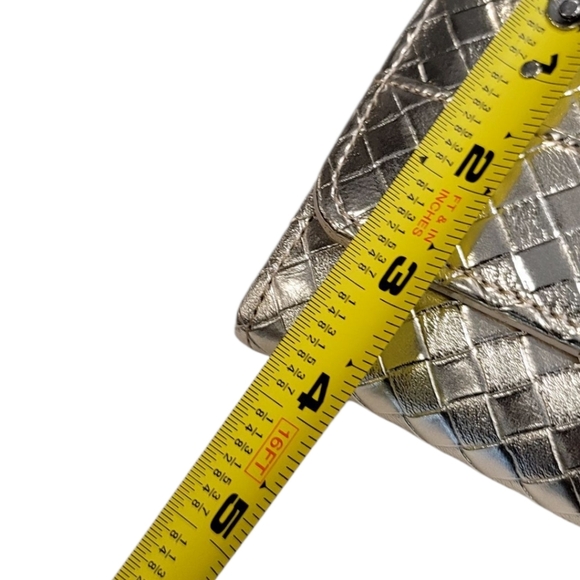 ADRIENNE VITTADINI GOLD WEAVED WALET NEW - Picture 12 of 15